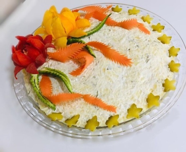 تزیین سالاد الویه ساده و شیک برای مدرسه 1