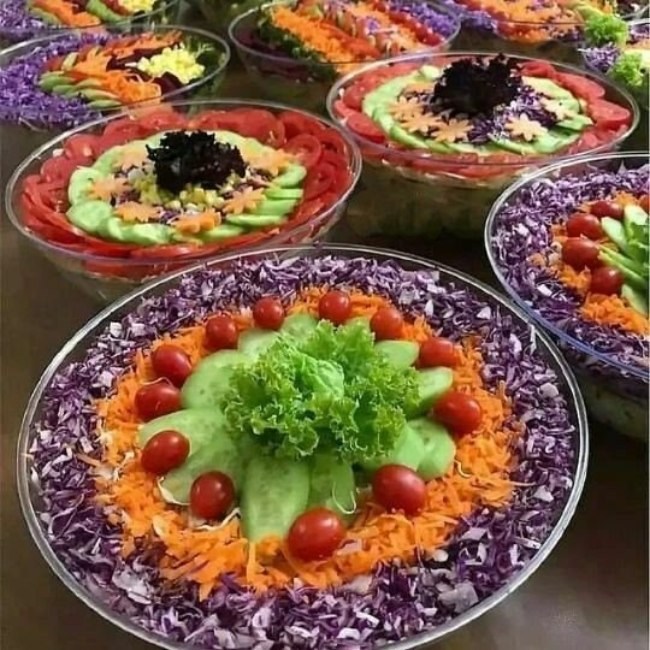 تزیین سالاد فصل با گوجه گیلاسی 3