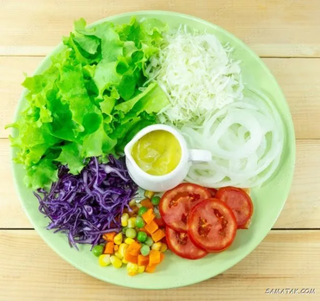 تزیین سالاد کاهو و خیار و گوجه ساده 6