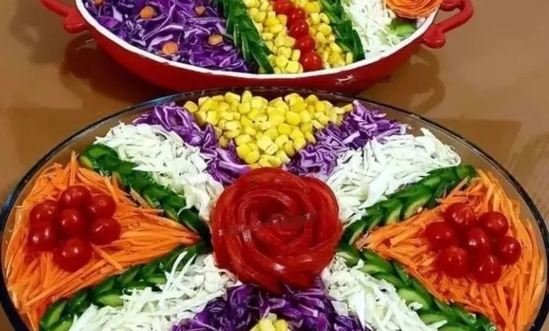 تزیین سالاد کاهو و خیار و گوجه و هویج در ظرف گرد و مستطیل 1 تزیین سالاد کاهو و خیار و گوجه و هویج در ظرف گرد و مستطیل