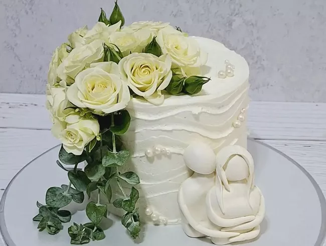 کیک سالگرد ازدواج با گل طبیعی 3