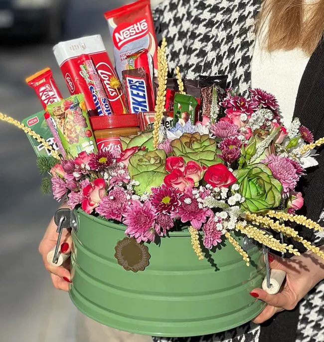 20 ایده باکس گل و شکلات کوچک برای ولنتاین و تولد 13 باکس گل و شکلات 12