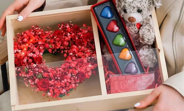 20 ایده باکس گل و شکلات کوچک برای ولنتاین و تولد 1 باکس گل و شکلات