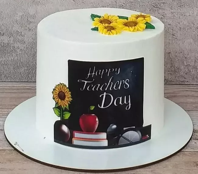 کیک روز معلم کلاس سوم 2