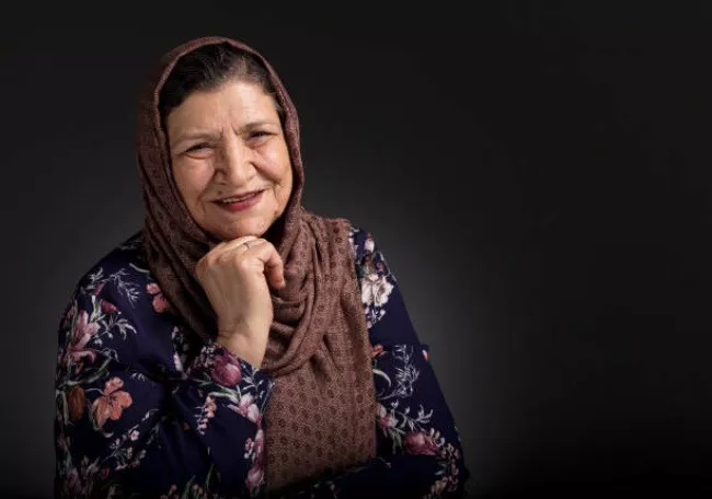 25 عکس پیرزن باکلاس ایرانی و خارجی برای پروفایل 21 عکس پیرزن باکلاس 20