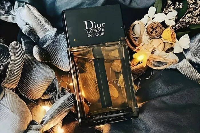 دیور هوم اینتنس عطری برای سلیقه‌های جدی و مینیمال 2