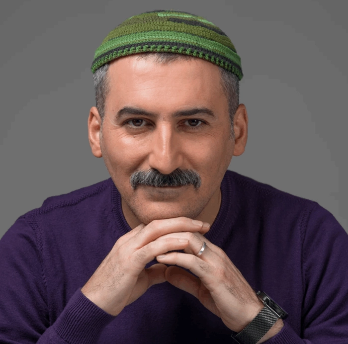 اسامی بازیگران سریال مرد سه هزار چهره + نام نقش های سریال با عکس 15 وحید آقاپور بازیگر نقش طراوت در سریال مرد سه هزار چهره