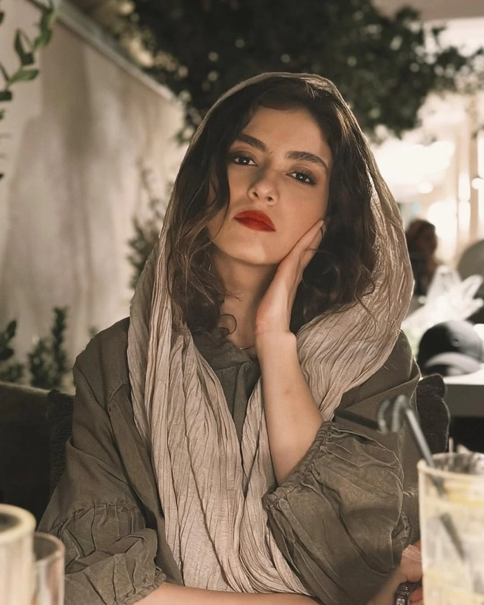 پردیس پورعابدینی بازیگر نقش طاووس در سریال سرخ و سیاه 3 پردیس پورعابدینی بازیگر نقش طاووس در سریال سرخ و سیاه 2
